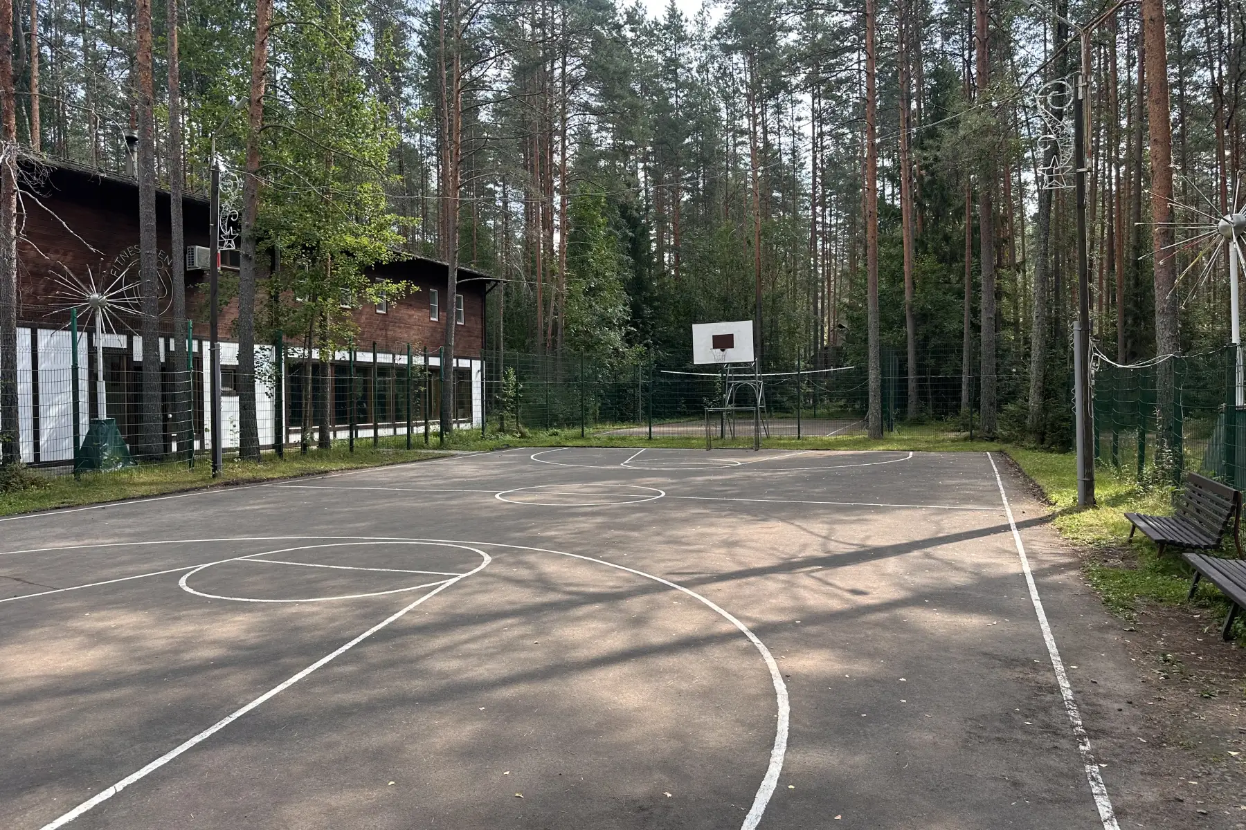 Спортивные площадки.